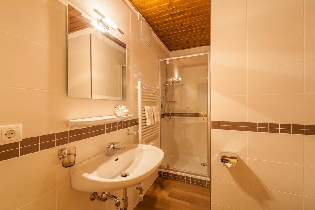 Berggasthaus Agritur Moserhof ไบรยัส ภายนอก รูปภาพ