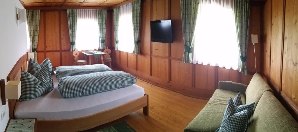 Berggasthaus Agritur Moserhof ไบรยัส ภายนอก รูปภาพ